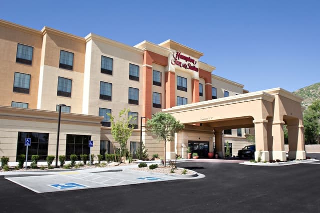 Lobby of Hampton Inn & Suites Salt Lake City/Farmington